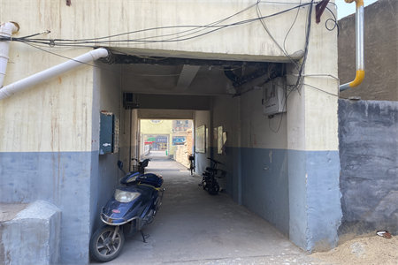 城西旭景园一楼带院130+67平带车库153万全款包改名